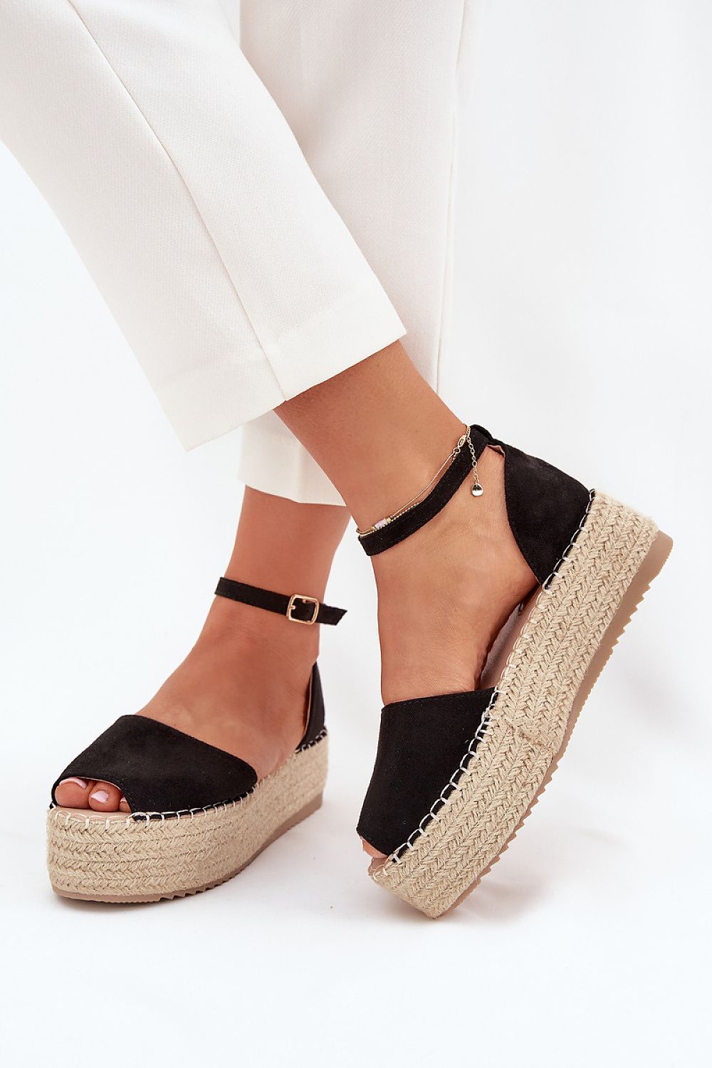 Sandalai model 216030 Step in style 